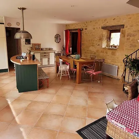 Maison Perigourdine Avec Vue Et Piscine Chauffee